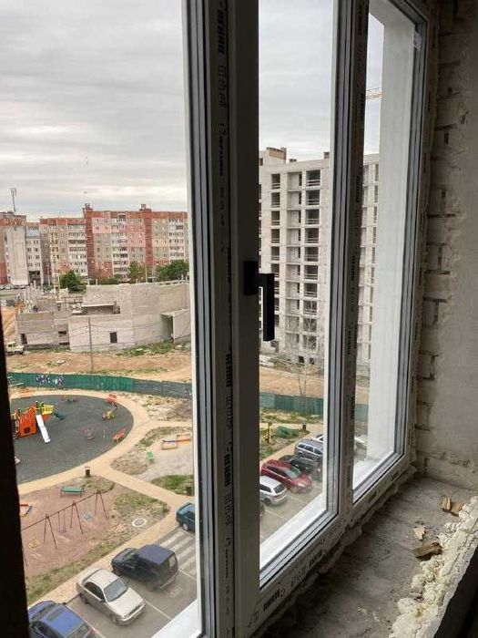 Блок балконний. Вихід на балкон. Балконна рама. Вікна та двері