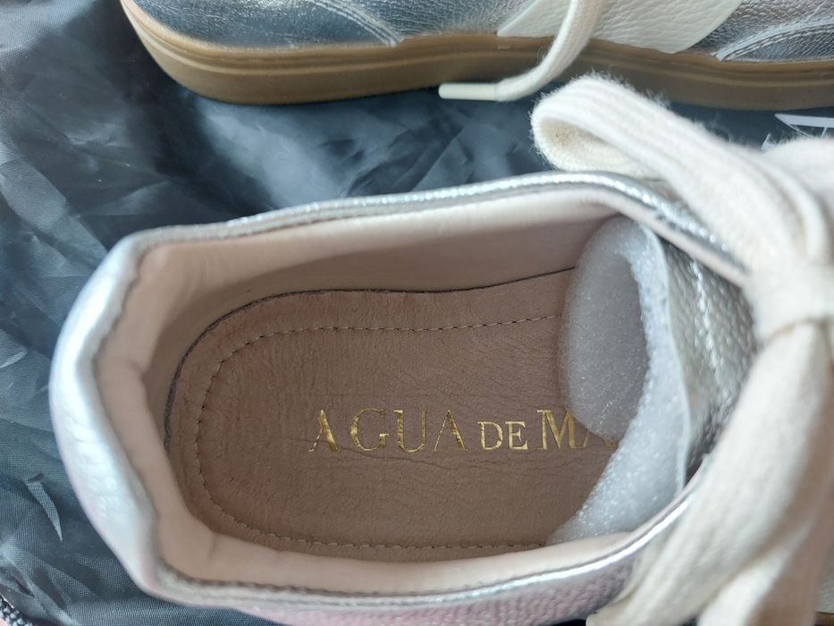 Adidasy Agua de Mayo