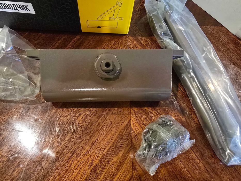 Доводчик дверний до 85 кг