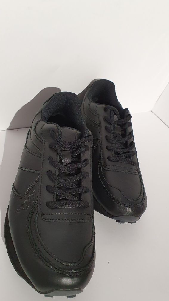 Buty nowe sportowe czarne marka Hooy rozmiar 40