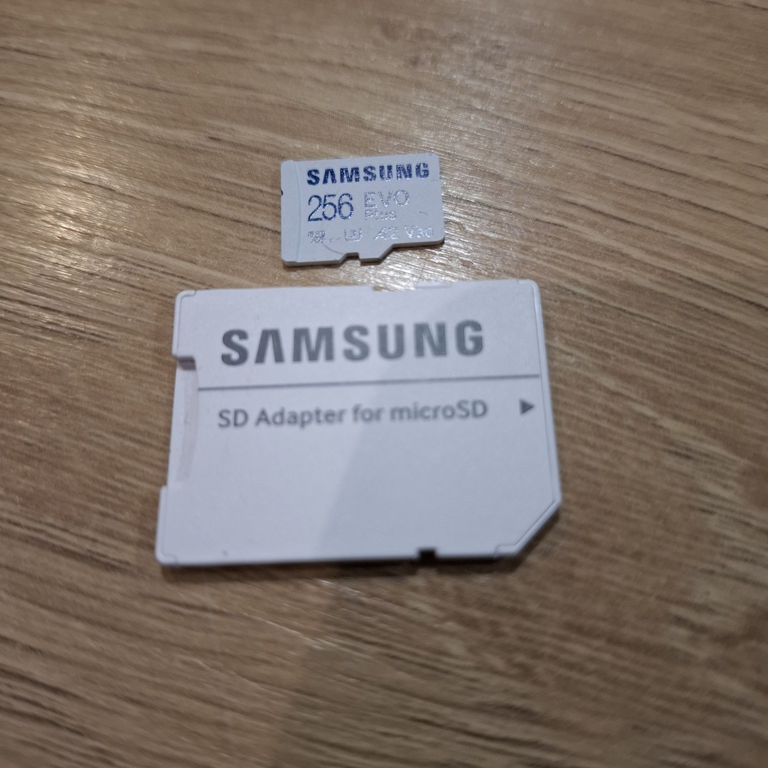 1111karta pamięci microSDXC Samsung EVO PLUS o pojemności 256GB.
Samsu
