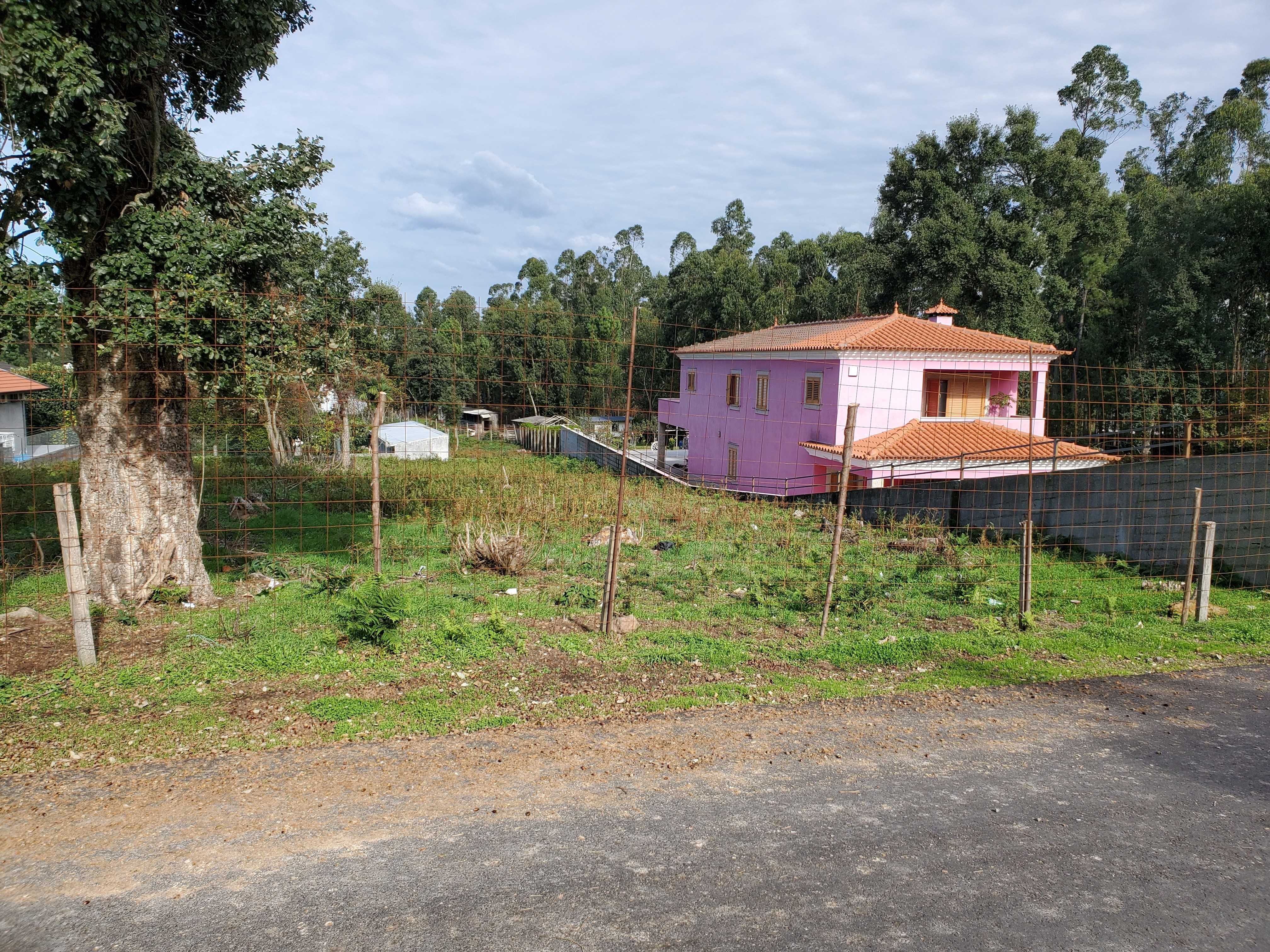Terreno Urbano Fiães 2300m2