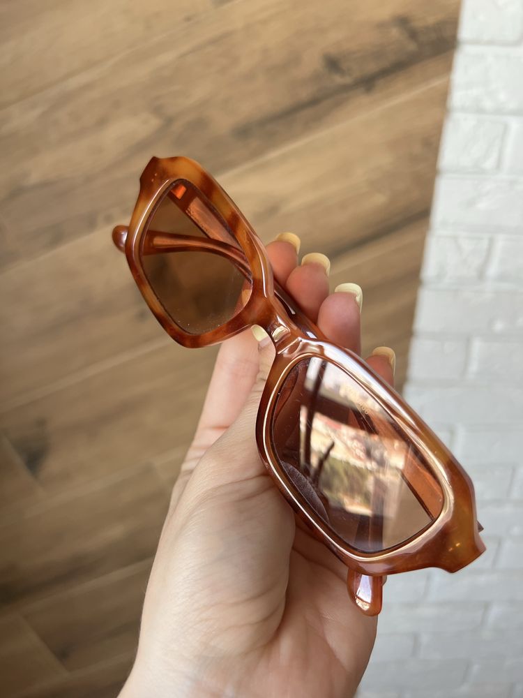 Стильні окуляри Mango