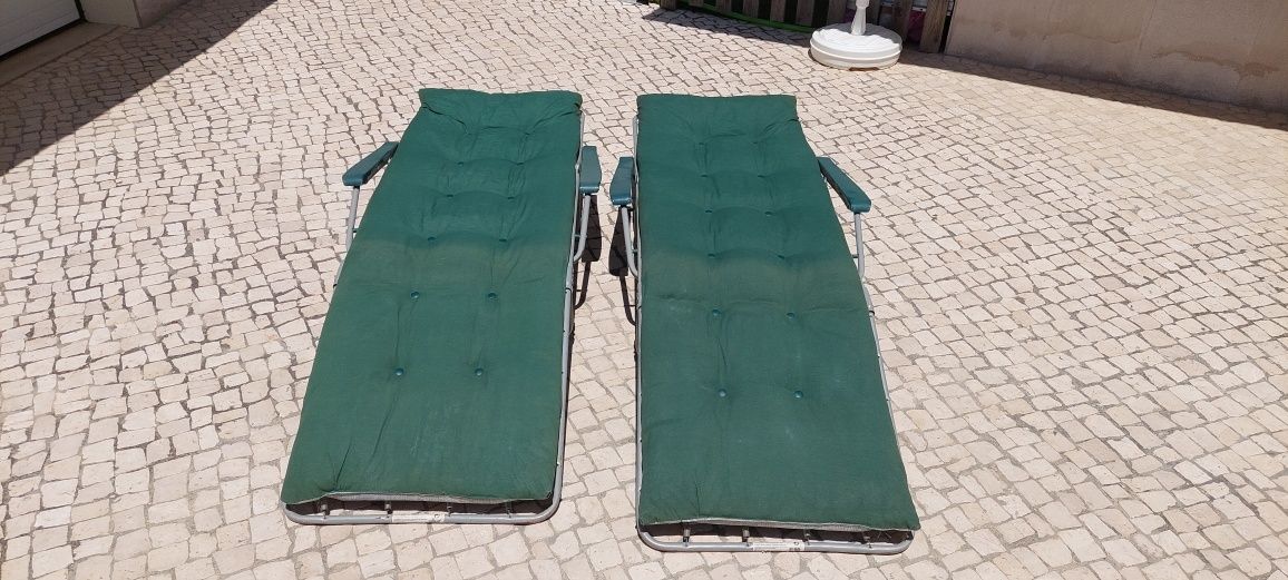 Espreguiçadeiras dobráveis com colchão