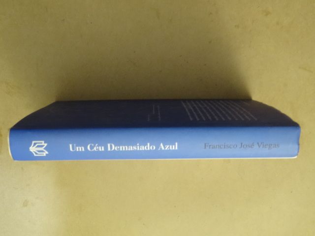 Um Céu Demasiado Azul de Francisco José Viegas