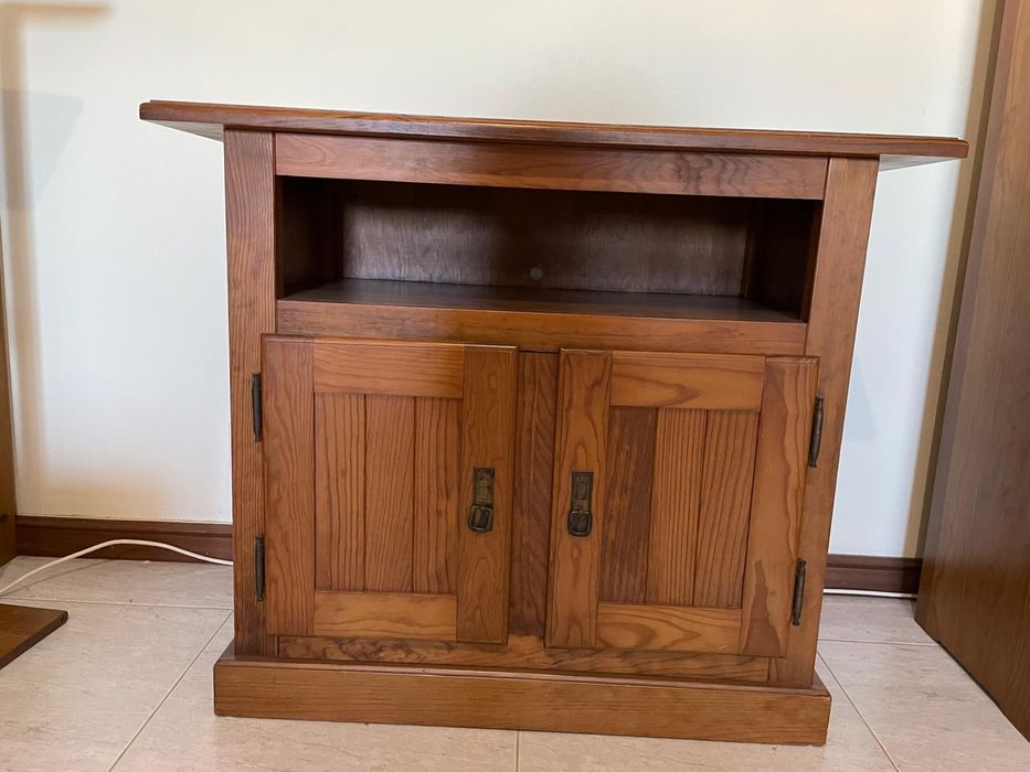 Armário de sala em pinho