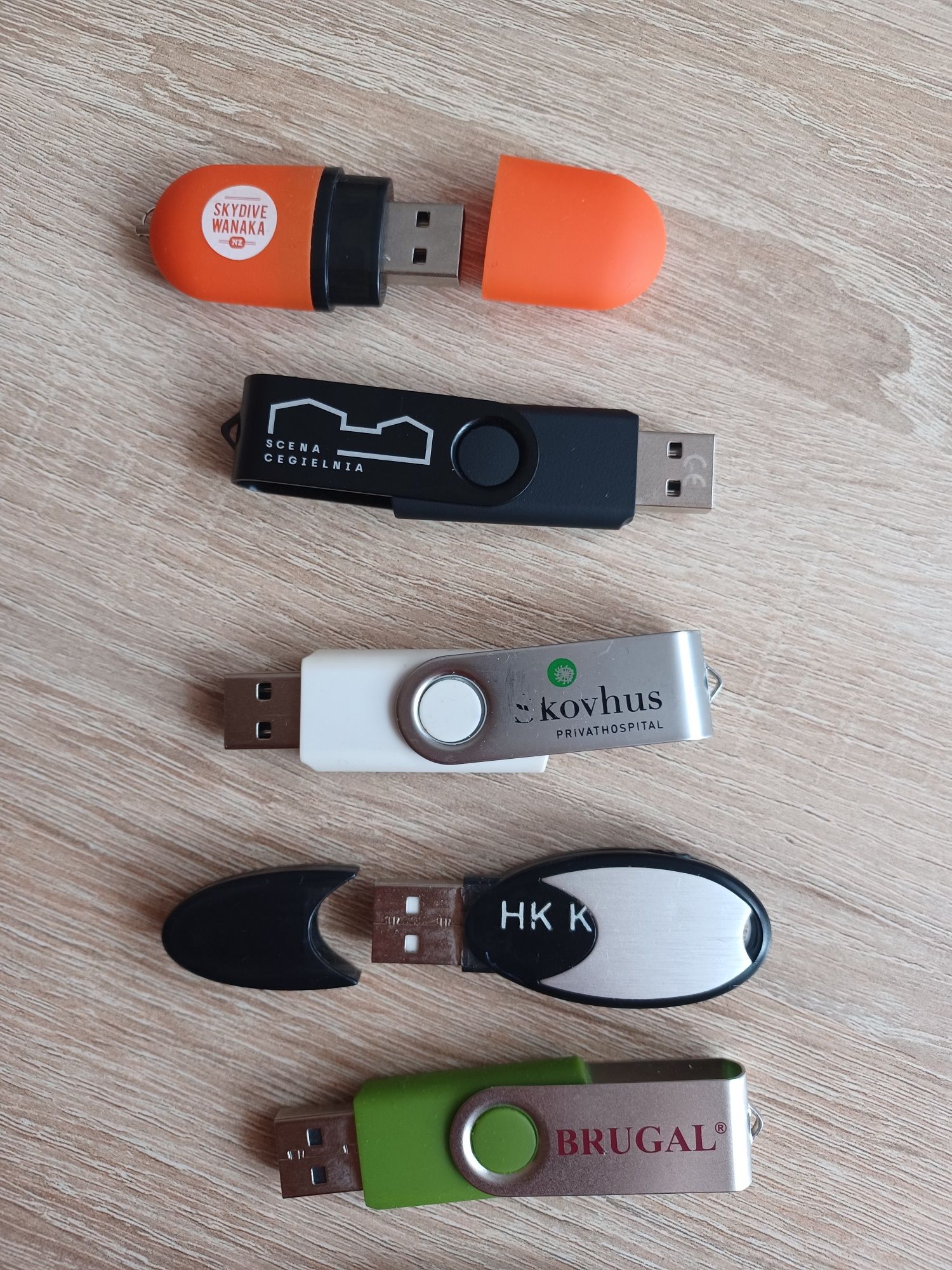 Pendrive różne 6 sztuk.