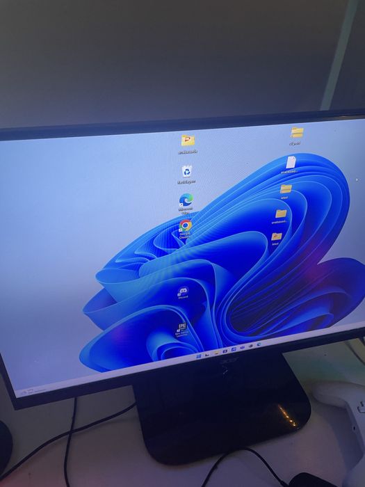 Vendo Pc com 2 monitores, micro e teclado e rato