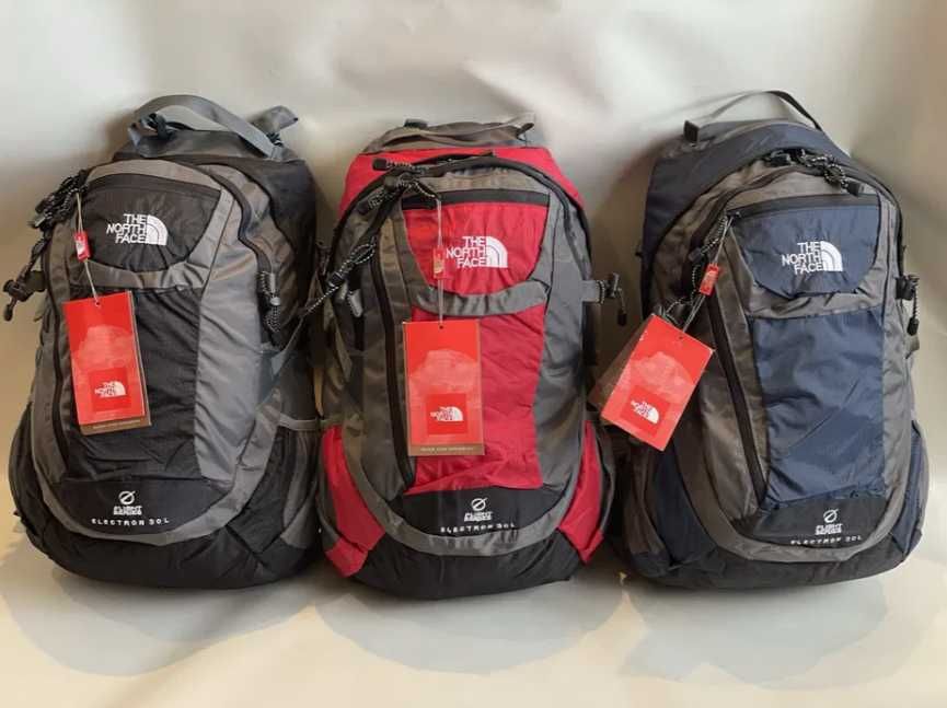 Туристичний рюкзак  The North Face 30L чорний з дощовиком