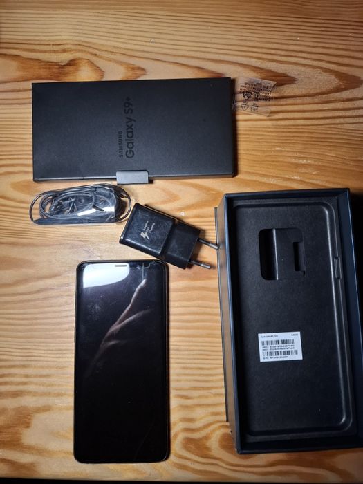 Samsung S9+ + kostka + słuchawki + 3 etui + folia na ektanie telefonu