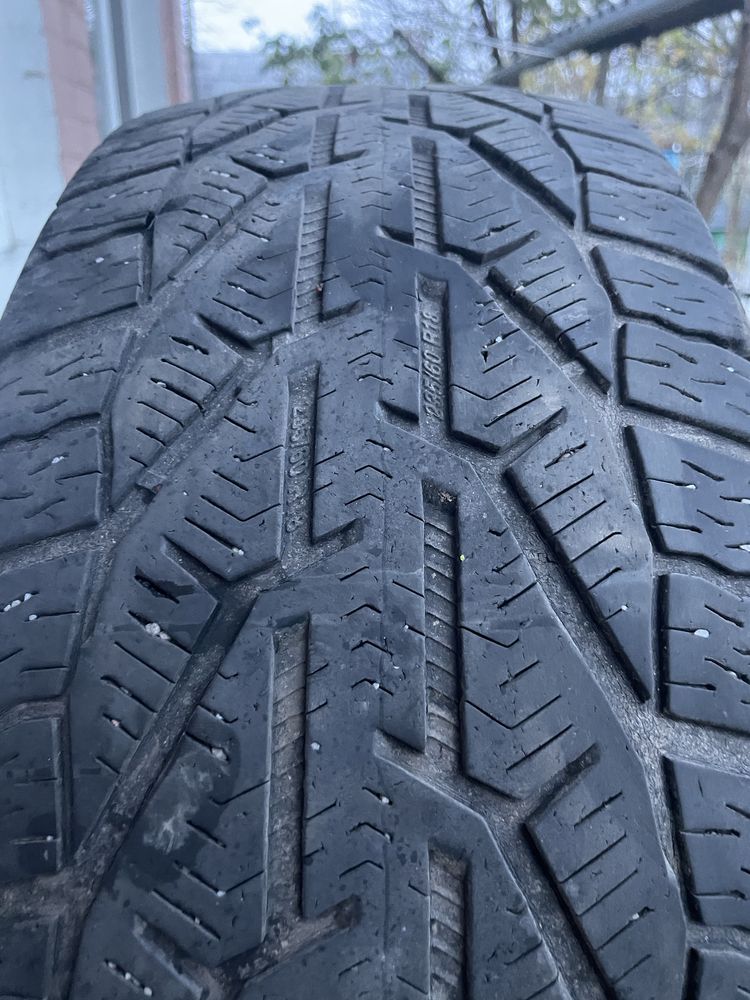 Продам шини комплект 235/60 R18