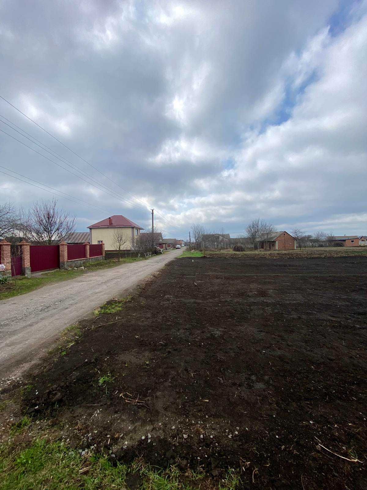 Продається таунхаус з земельною ділянкою 4561