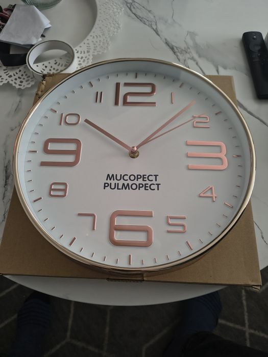 Nowy zegar ścienny