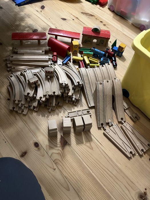 Drewniane tory ikea kilka zestawow ciuchcia stacyjkowo