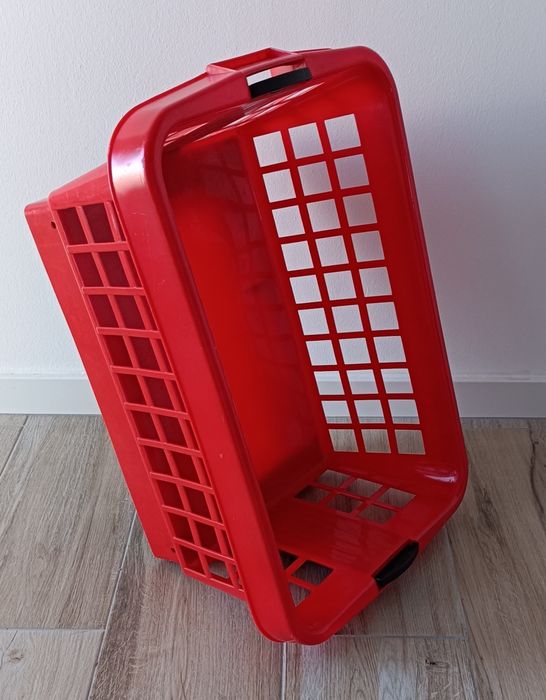 Cesto de roupa com pernas dobráveis