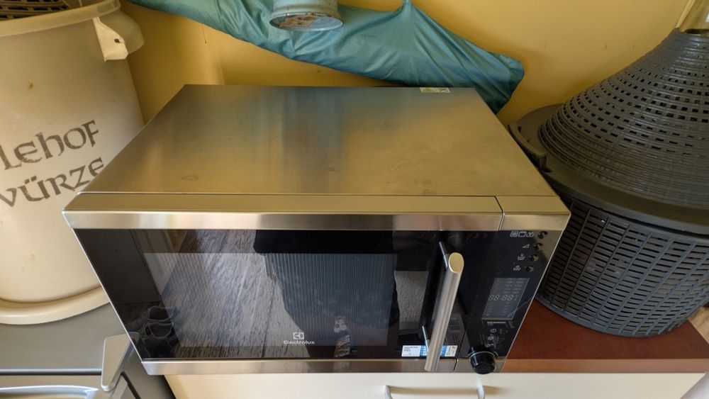 Kuchenka mikrofalowa Whirlpool EMS304000X