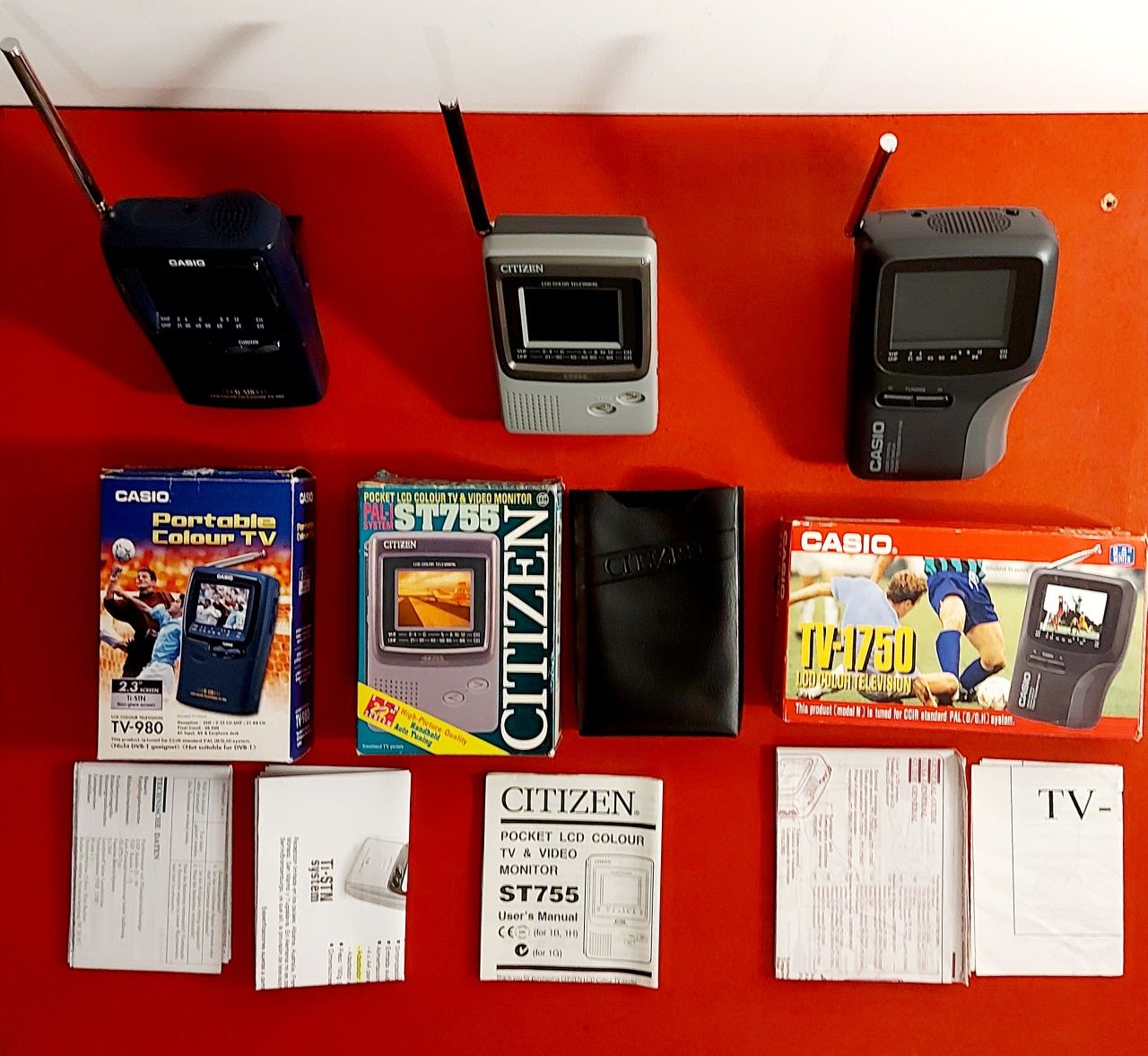 RETROTECH - Conjunto de TVs Portáteis CASIO e CITIZEN - P/ coleção