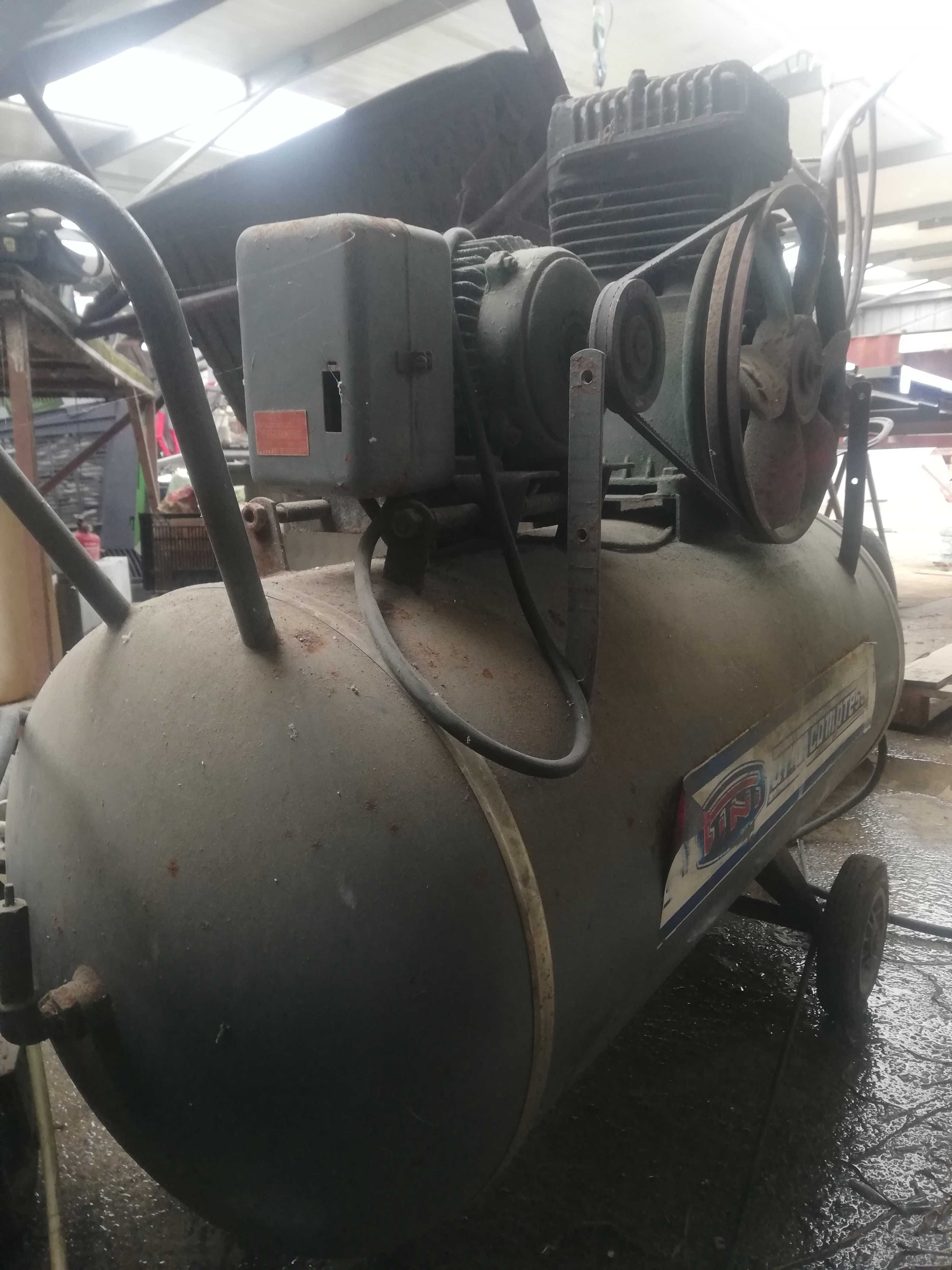 Compressor ar FINI 100L trifásico