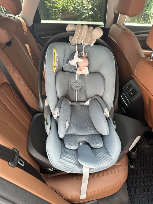 Cybex Cloud G + кріплення ISOFIX
