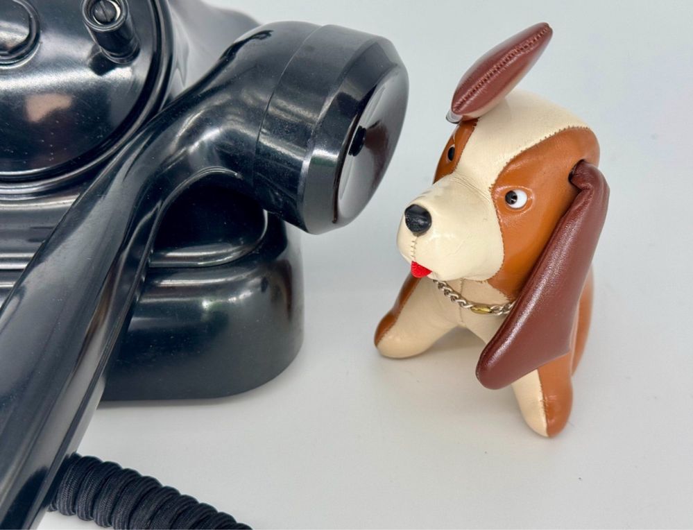 Antigo telefone baquelite