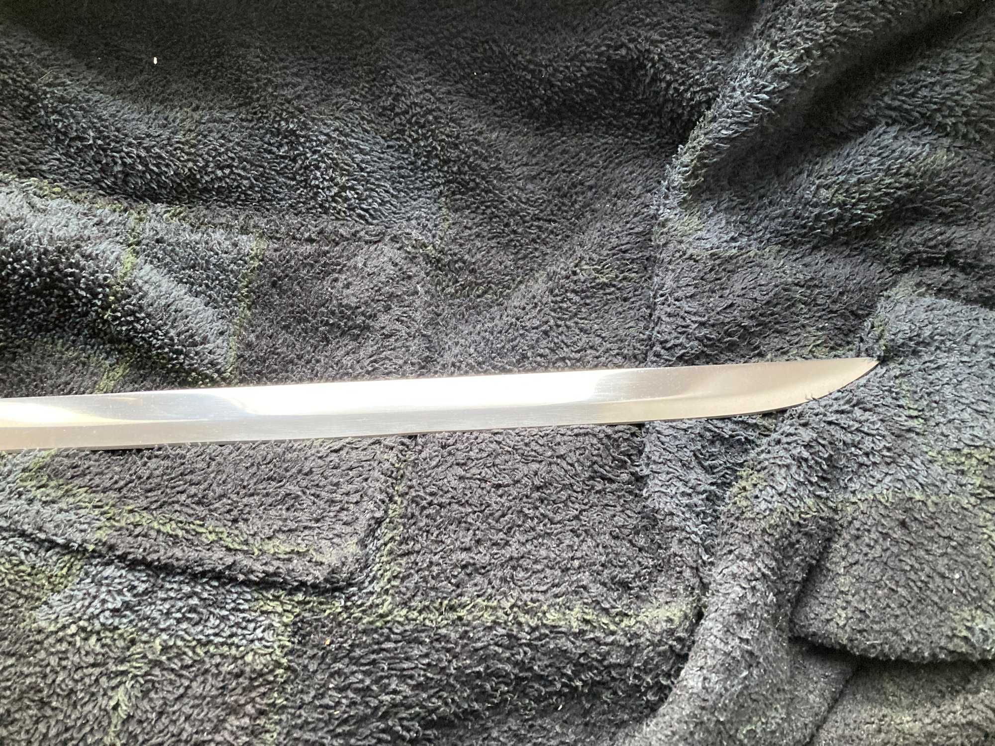 Naginata lub włócznia, miecz, pałka.