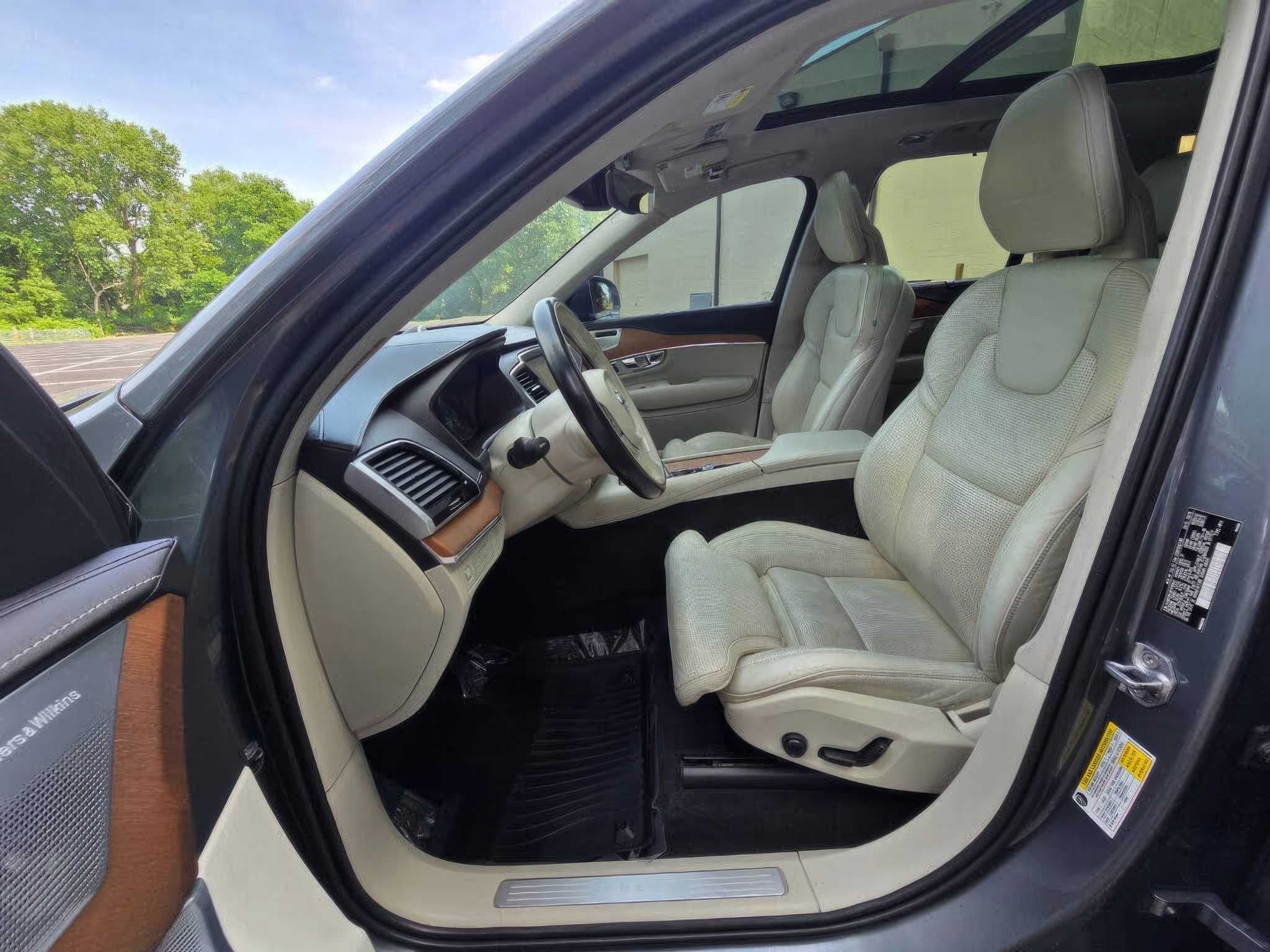 2017  Volvo  XC90