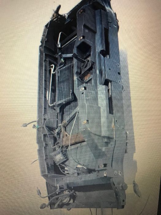 Cadillac Escallade  GMC chlodnice, pas przedni,Komplet