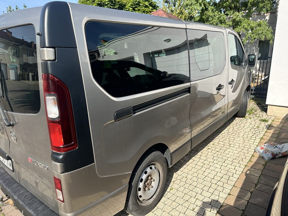 Opel vivaro 9 osób