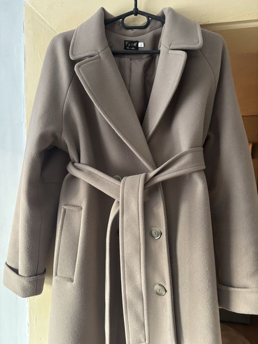 Пальто  нове одягала 2 рази