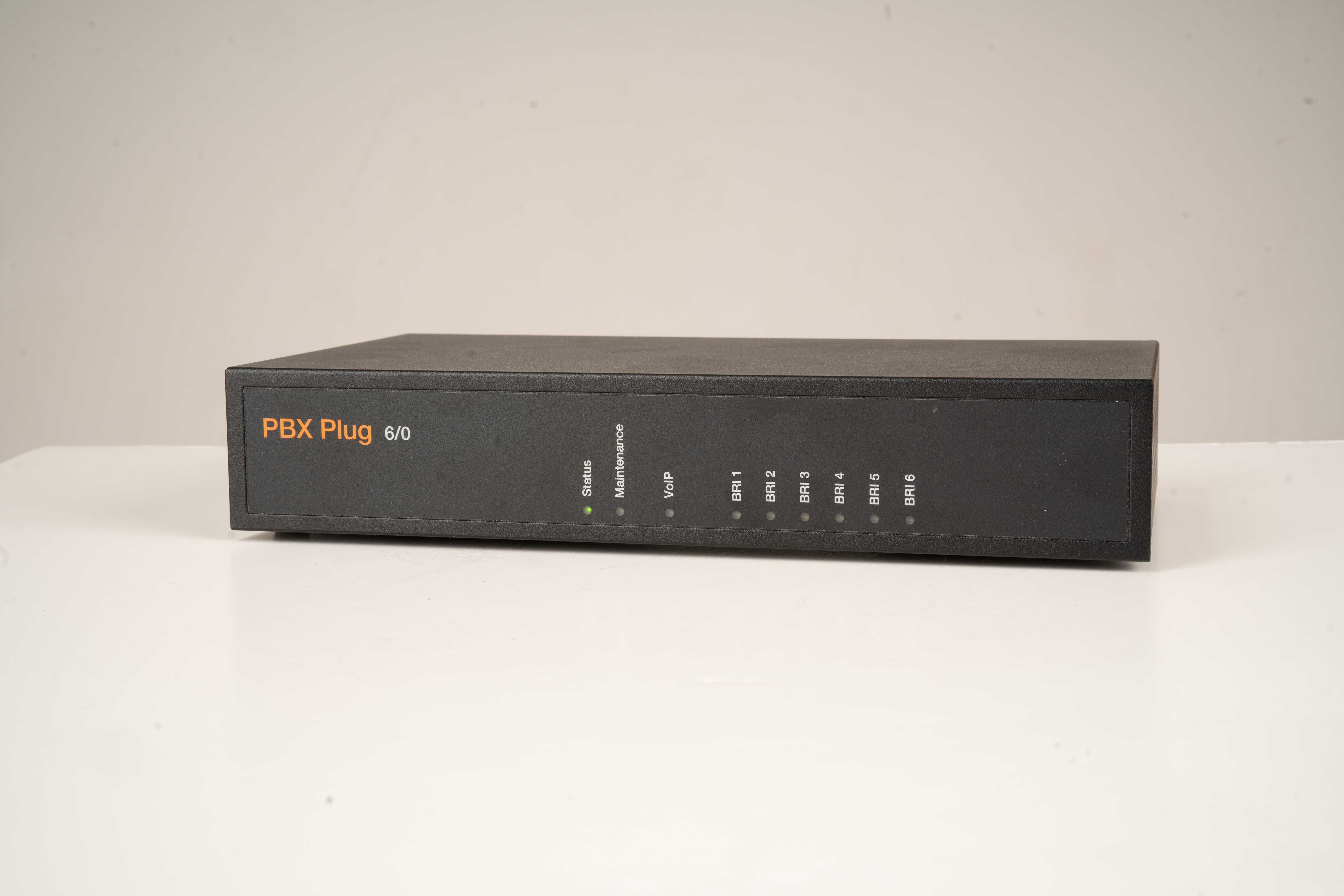 OneAccess PBX Plug 6BL, com carregador