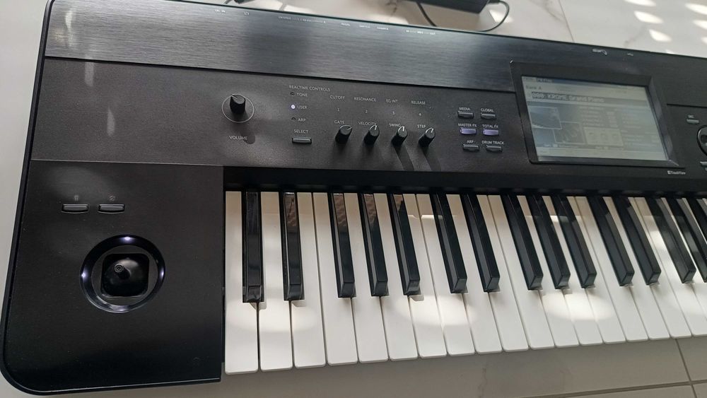 Syntezator Korg KROME 61 + Pokrowiec