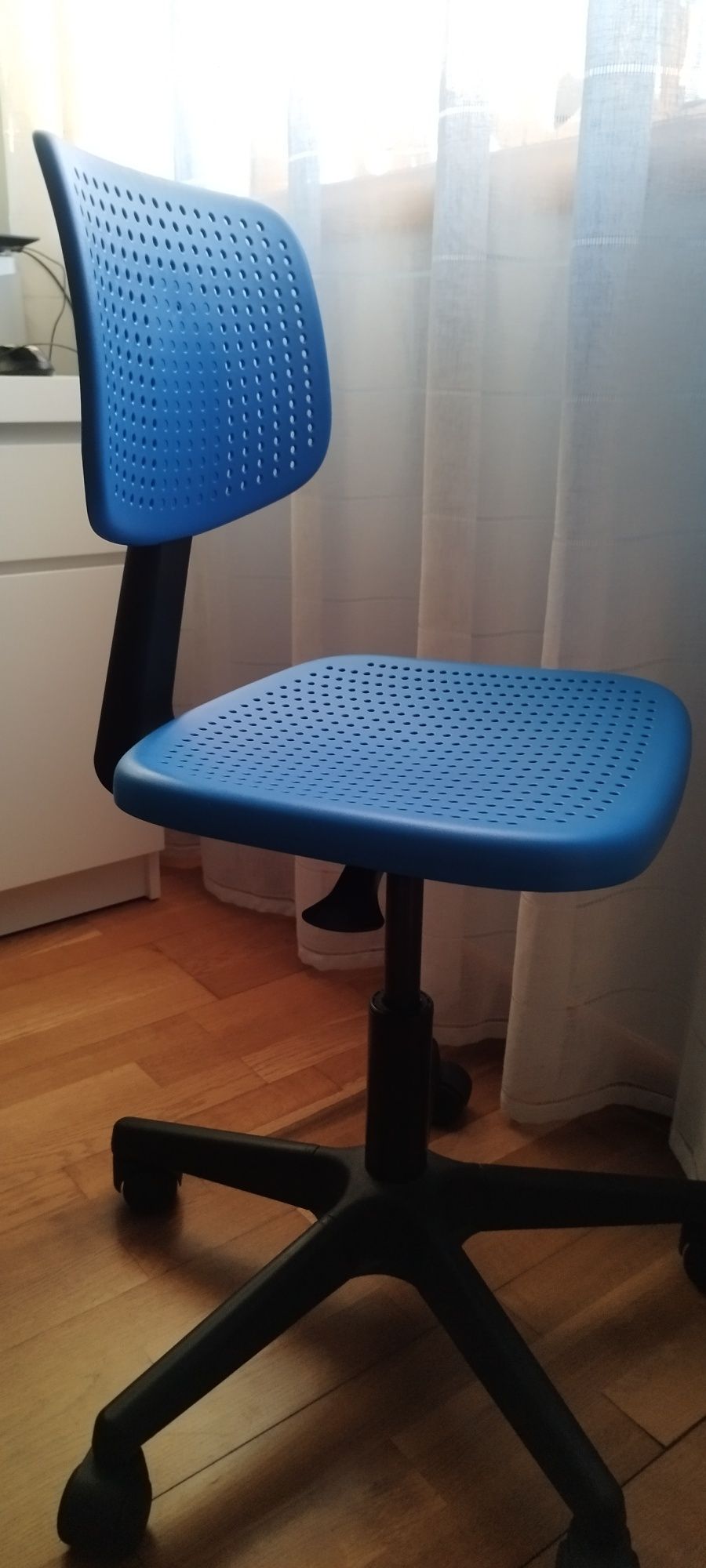 Vendo cadeira nova de secretária