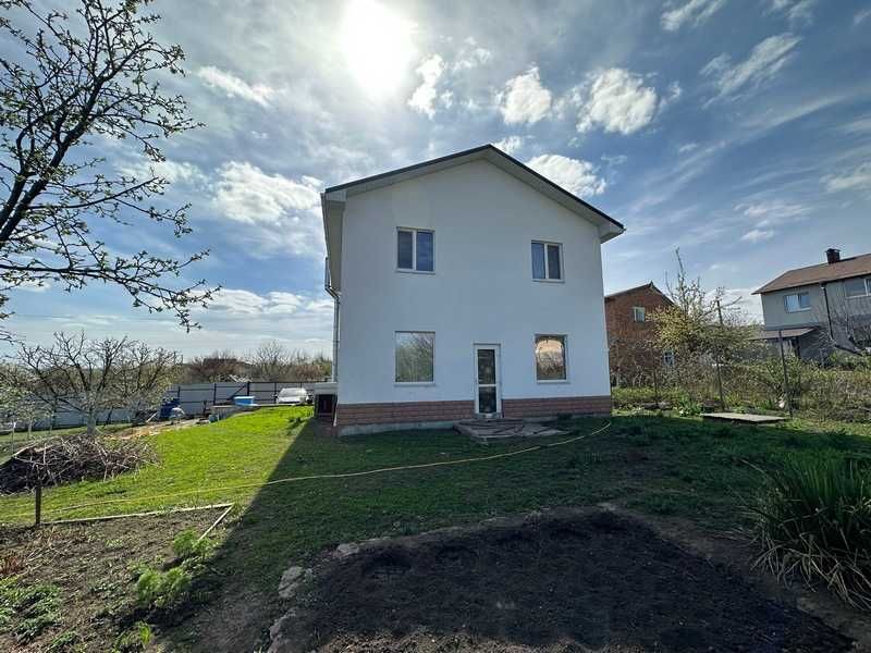 Продам капітальний двоповерховий будинок, 10 хв. від м. Індустріальна