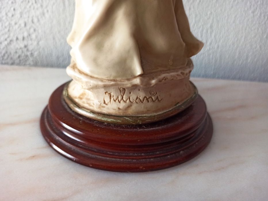 Estatuetas decorativas em Marfinite