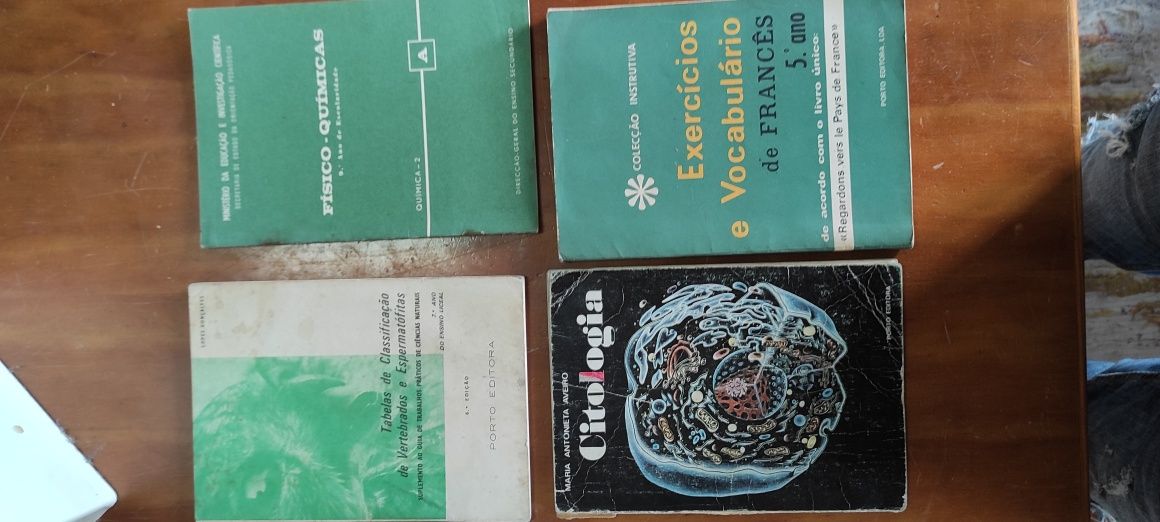 Livros escolares anos 70