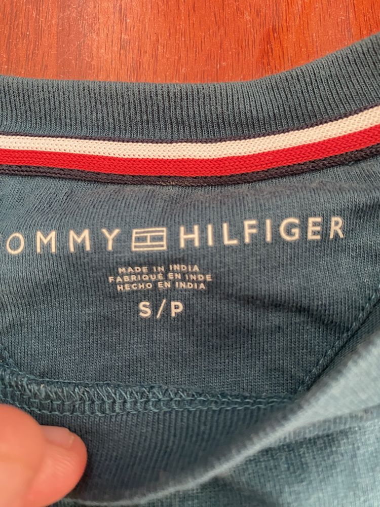 Продам футболку Tommy Hilfiger