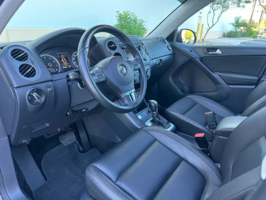 Volkswagen Tiguan SE      2015