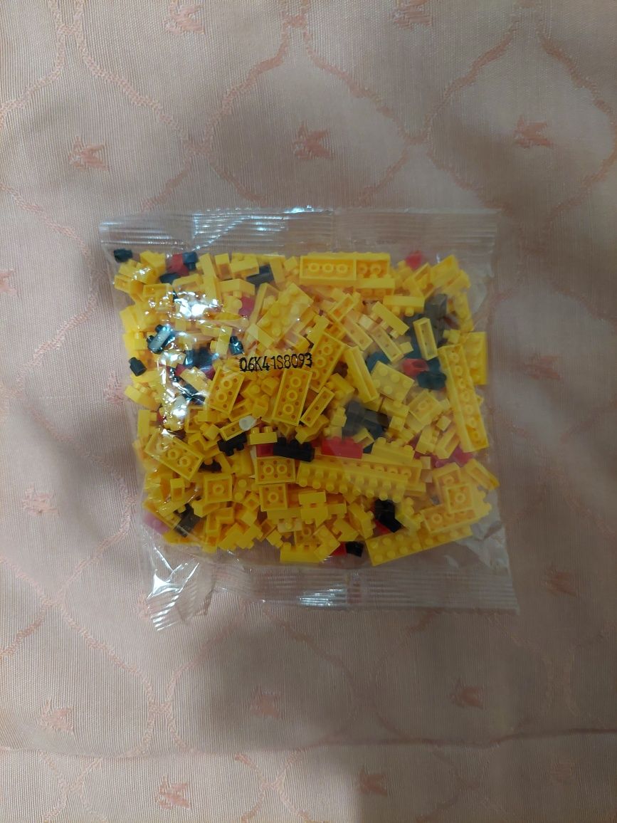 Pikachu em lego embalado nunca montado