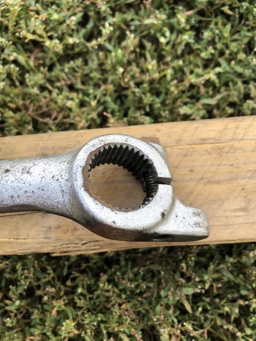 Крыло Ява старушка