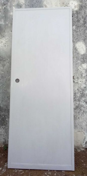 2 portas em pvc, com fechaduras embutidas