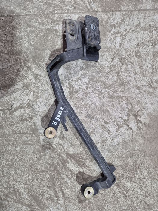 Prawy Stelaż Uchwyt Kufra Triumph Trophy 1200 H1599