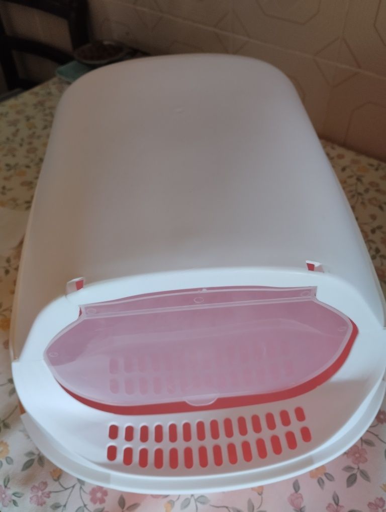 Vendo caixa para gatinha cor de rosa