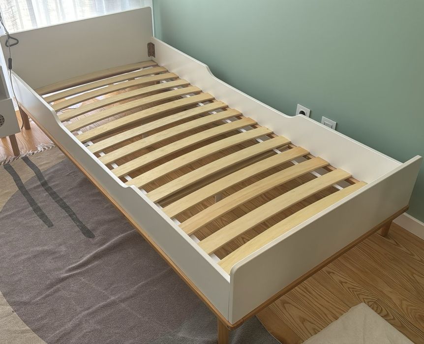 Cama de criança em madeira