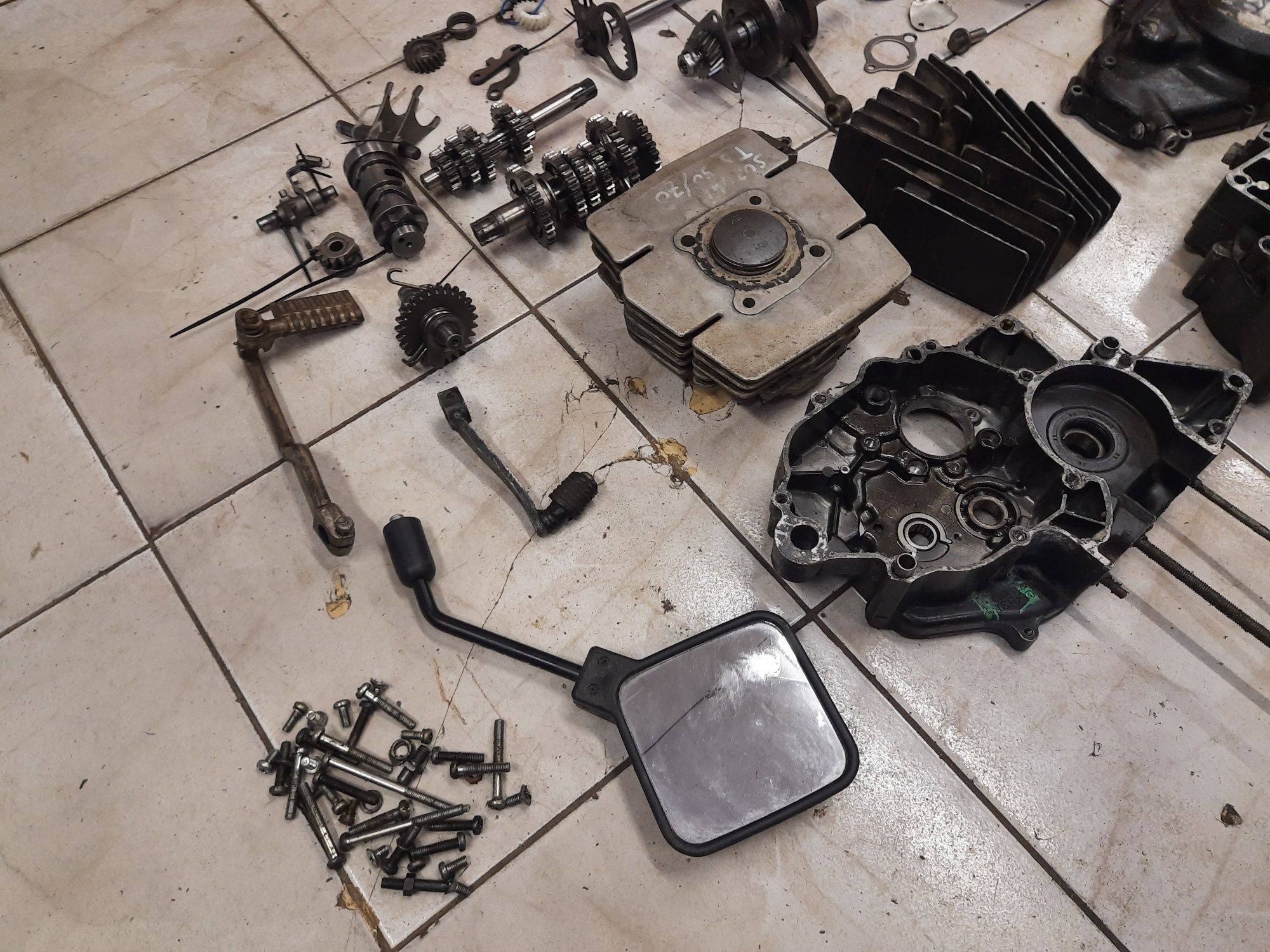 Suzuki TS 50 części cylinder głowica skrzynia wał kopka lusterko