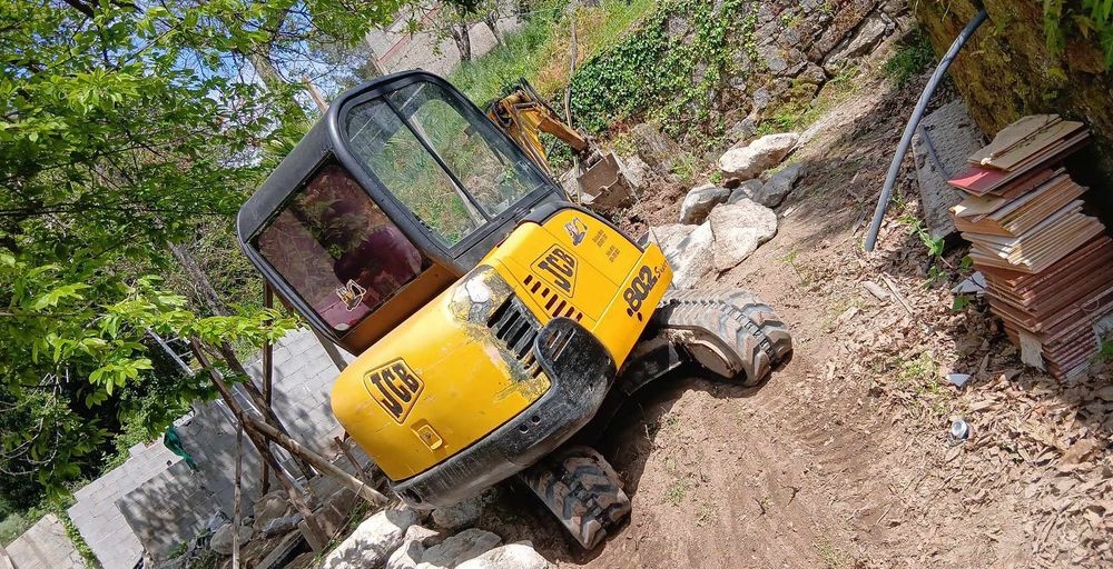 Vendo mini giratória jcb 802 super