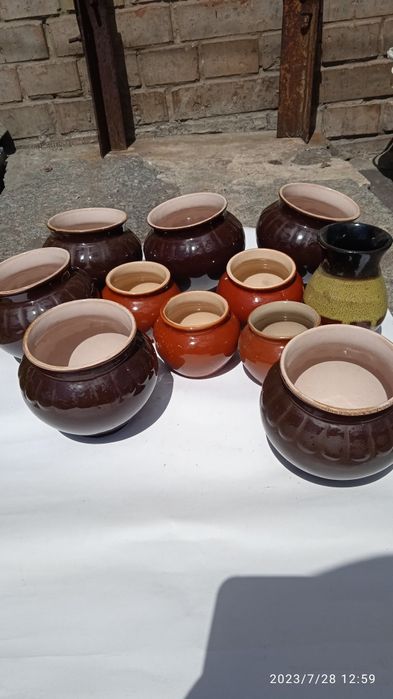 Горшки из обожженной глины.