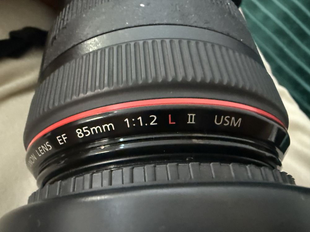 Canon EF 85mm 1.2L II com muito pouco uso.