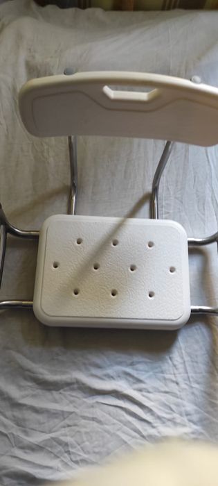 Стілець для ванни зі спинкою, новий, алюмінієвий, регульована ширина.