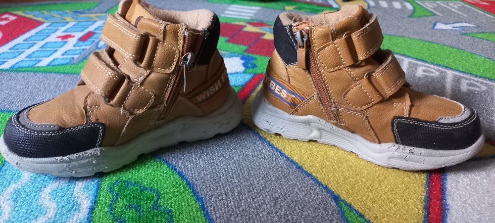 Trapery  26, 27. Skóra.