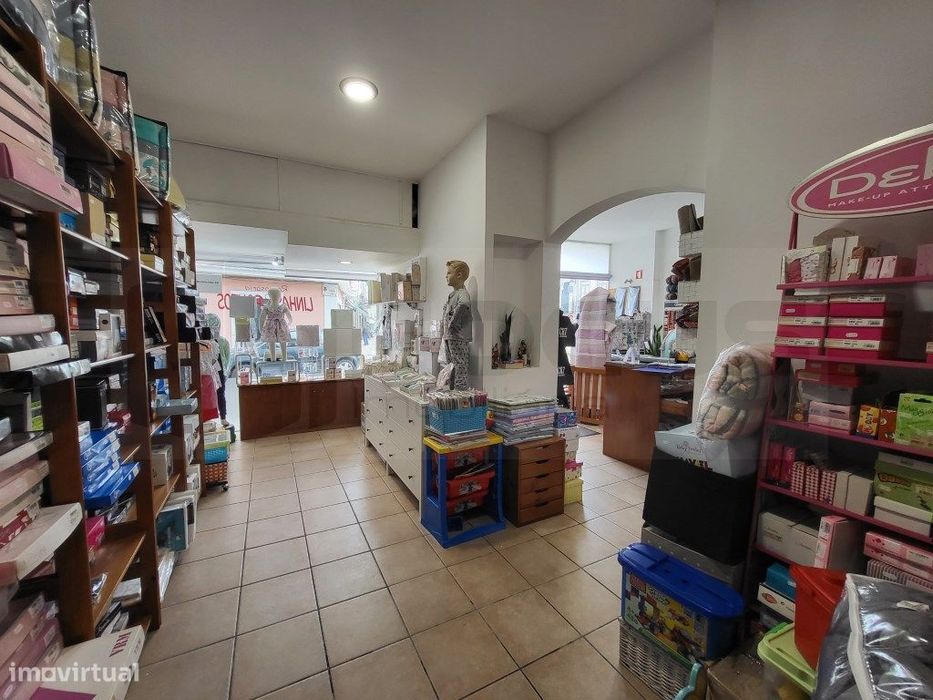 Retrosaria para trespasse no centro de Ílhavo